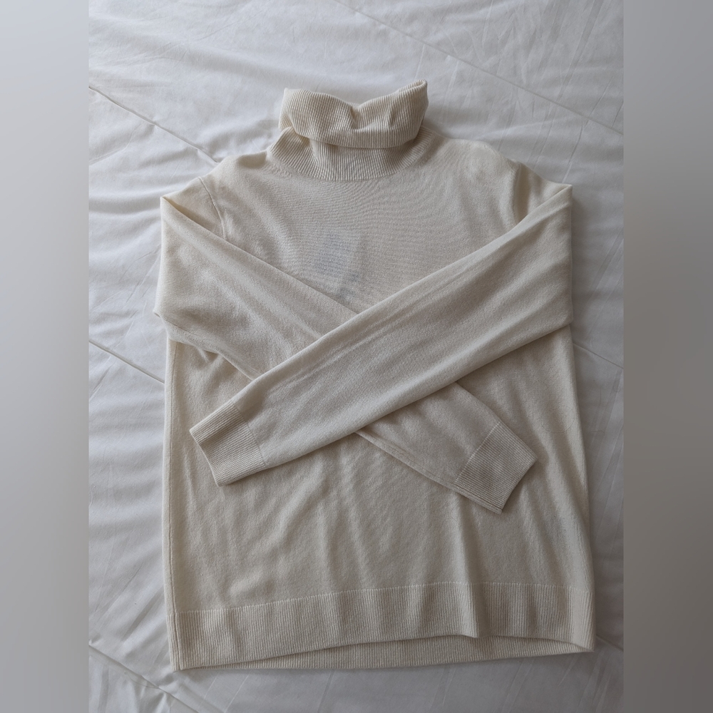 NWT Uniqlo 100% Cashmere Turtleneck Sweater - Off White - Size M